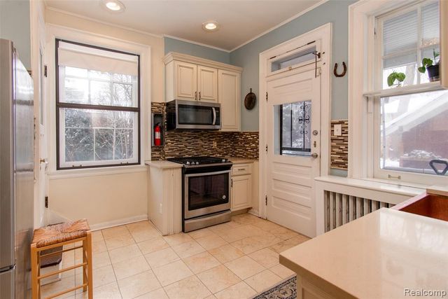 22 Edison Street, Detroit, MI 48202