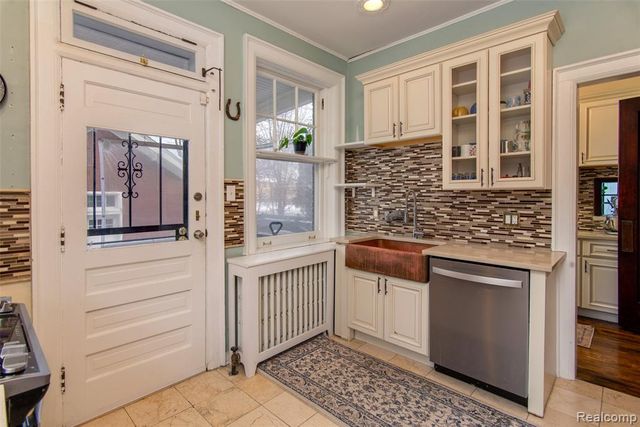 22 Edison Street, Detroit, MI 48202