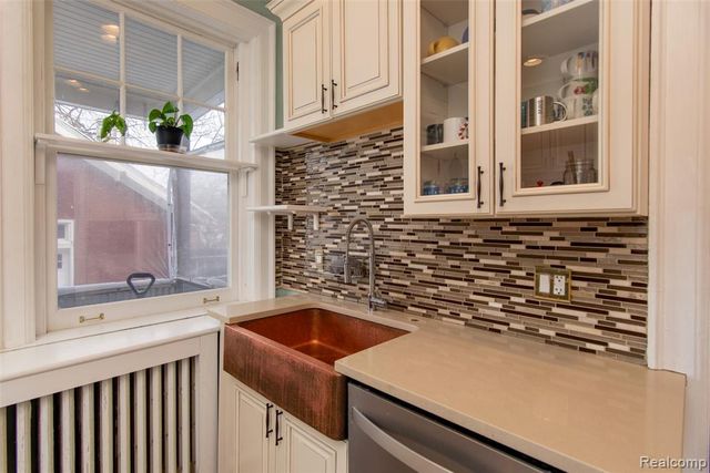 22 Edison Street, Detroit, MI 48202