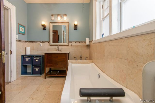 22 Edison Street, Detroit, MI 48202