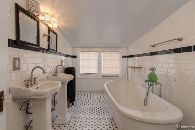 22 Edison Street, Detroit, MI 48202