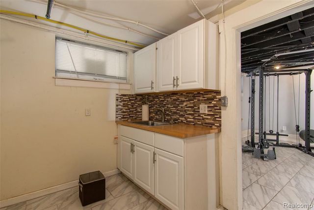 22 Edison Street, Detroit, MI 48202