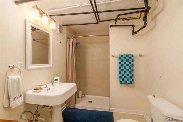 22 Edison Street, Detroit, MI 48202