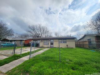 438 Park Plaza, San Antonio, TX 78237