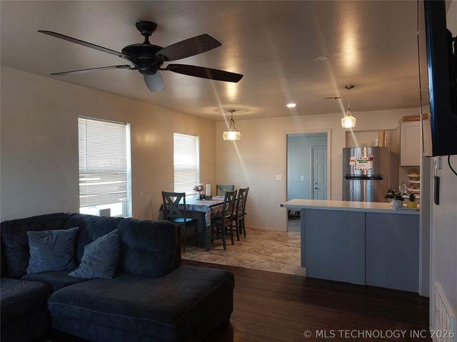 1055 N Canton Avenue, Tulsa, OK 74115