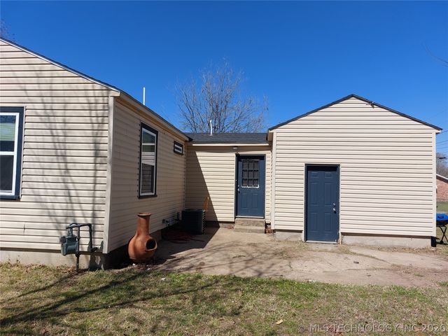 1055 N Canton Avenue, Tulsa, OK 74115