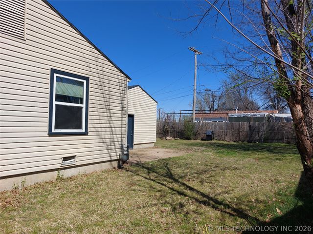 1055 N Canton Avenue, Tulsa, OK 74115