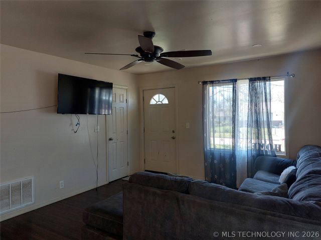 1055 N Canton Avenue, Tulsa, OK 74115