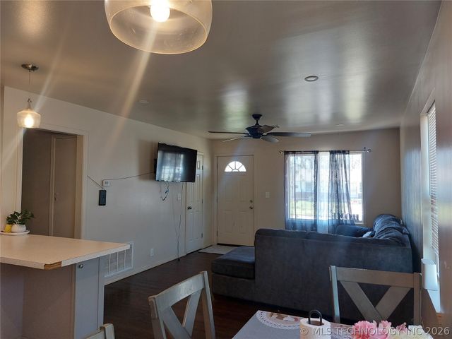 1055 N Canton Avenue, Tulsa, OK 74115