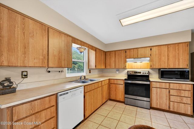 6033 Palm Street, Mims, FL 32754