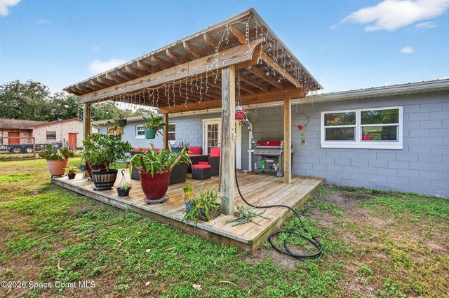 6033 Palm Street, Mims, FL 32754