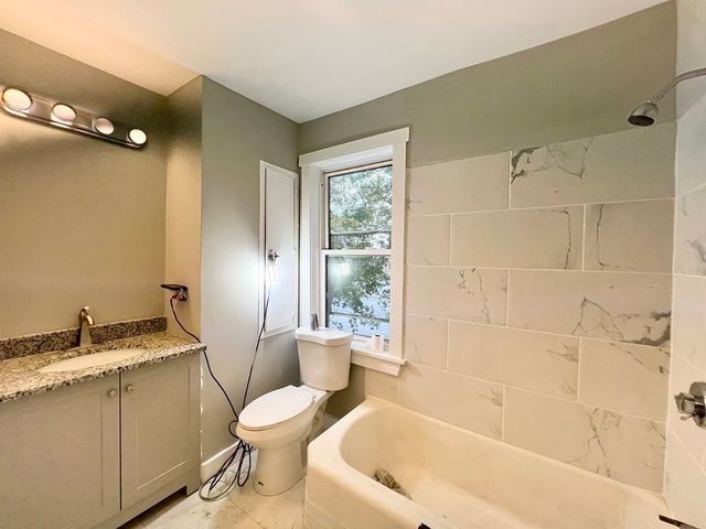 12 Saari Pkwy 1, Fitchburg, MA 01420