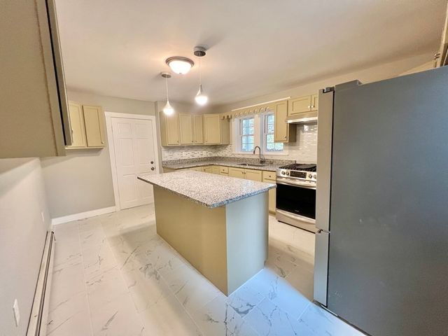 12 Saari Pkwy 1, Fitchburg, MA 01420