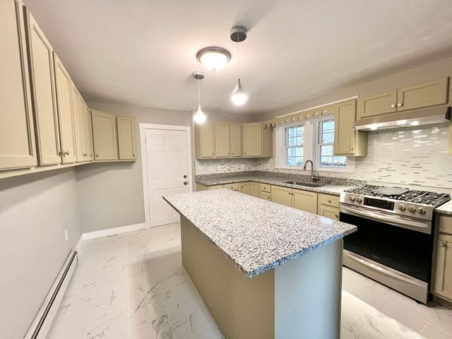 12 Saari Pkwy 1, Fitchburg, MA 01420