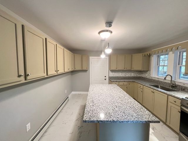 12 Saari Pkwy 1, Fitchburg, MA 01420
