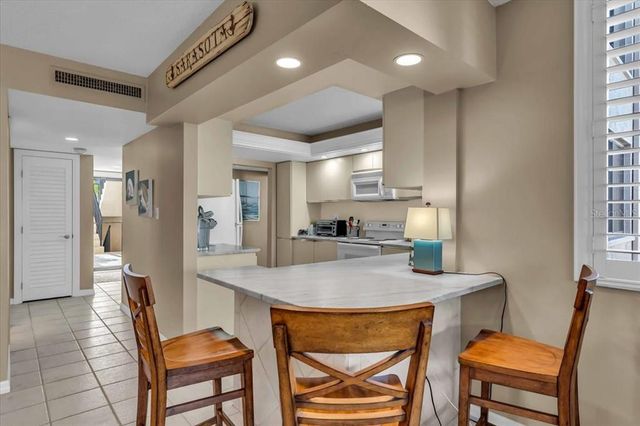 6263 MIDNIGHT PASS ROAD 105, Sarasota, FL 34242