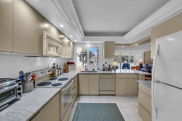 6263 MIDNIGHT PASS ROAD 105, Sarasota, FL 34242