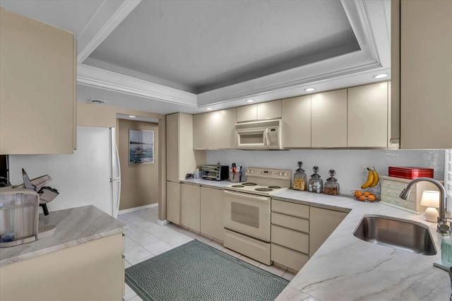 6263 MIDNIGHT PASS ROAD 105, Sarasota, FL 34242