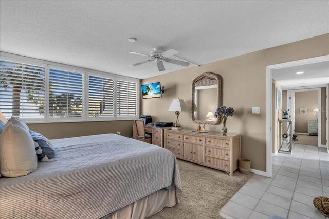 6263 MIDNIGHT PASS ROAD 105, Sarasota, FL 34242