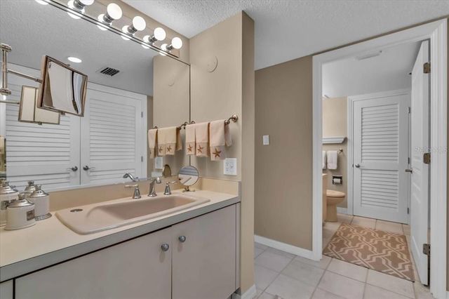 6263 MIDNIGHT PASS ROAD 105, Sarasota, FL 34242