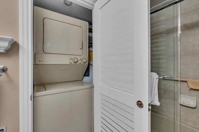 6263 MIDNIGHT PASS ROAD 105, Sarasota, FL 34242