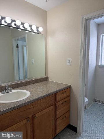 24 BALTUSROL CT, Dover, DE 19904