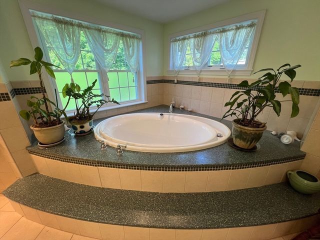 38 Bayberry Dr, Westport, MA 02790