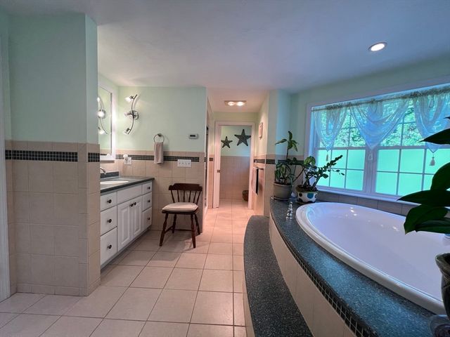 38 Bayberry Dr, Westport, MA 02790