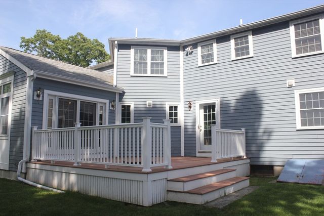 38 Bayberry Dr, Westport, MA 02790