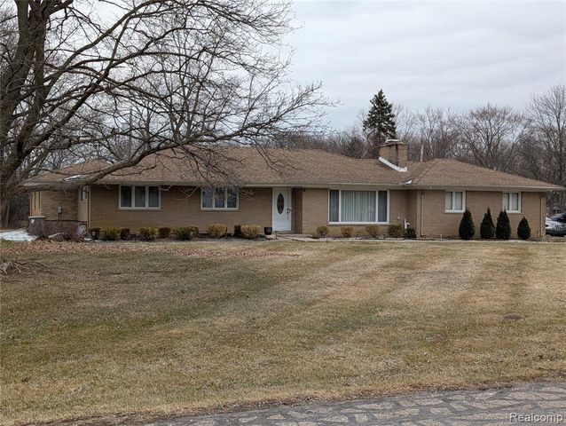 28156 San Marino Drive, Southfield, MI 48034