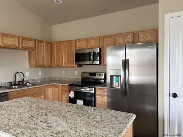 3322 THOMAS RD, Cheyenne, WY 82009