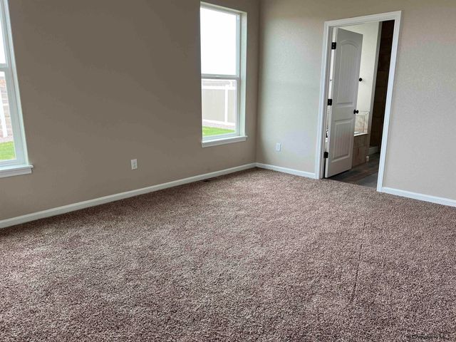 3322 THOMAS RD, Cheyenne, WY 82009