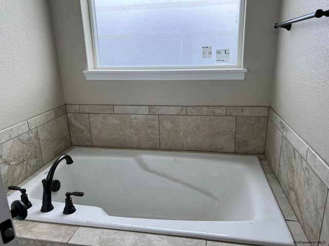 3322 THOMAS RD, Cheyenne, WY 82009
