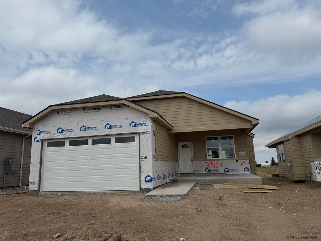 3322 THOMAS RD, Cheyenne, WY 82009