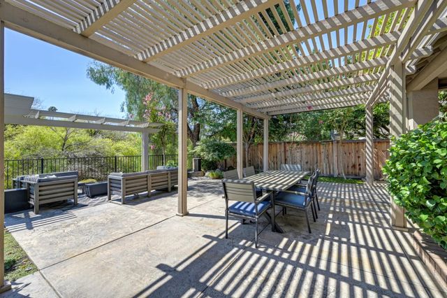1660 Iroquois Rd, Rocklin, CA 95765