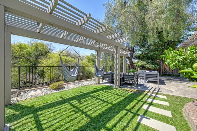 1660 Iroquois Rd, Rocklin, CA 95765