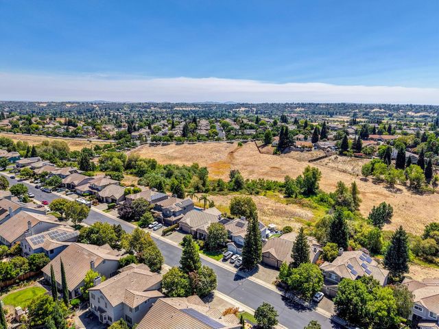 1660 Iroquois Rd, Rocklin, CA 95765