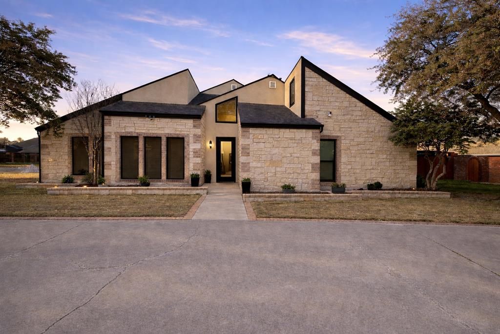 4508 Green Tree Blvd, Midland, TX 79707