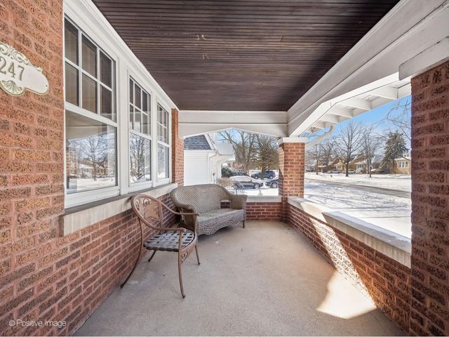 247 S Oakland Grove, Elmhurst, IL 60126