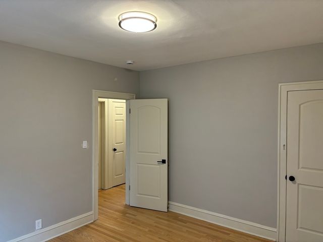 247 S Oakland Grove, Elmhurst, IL 60126