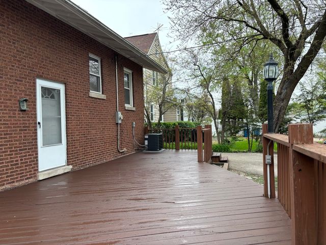 247 S Oakland Grove, Elmhurst, IL 60126