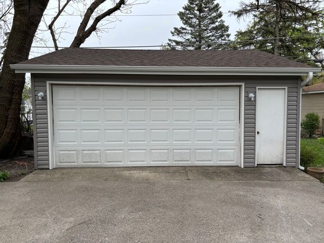 247 S Oakland Grove, Elmhurst, IL 60126