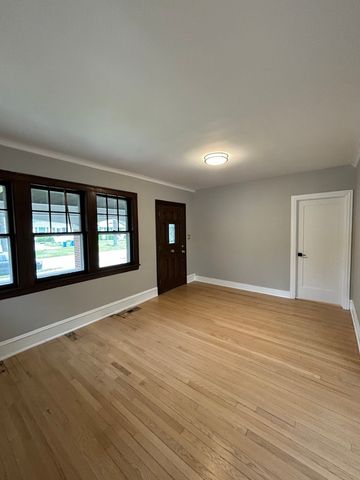 247 S Oakland Grove, Elmhurst, IL 60126