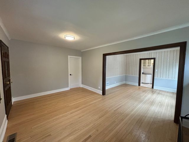 247 S Oakland Grove, Elmhurst, IL 60126