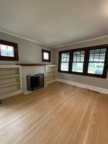 247 S Oakland Grove, Elmhurst, IL 60126