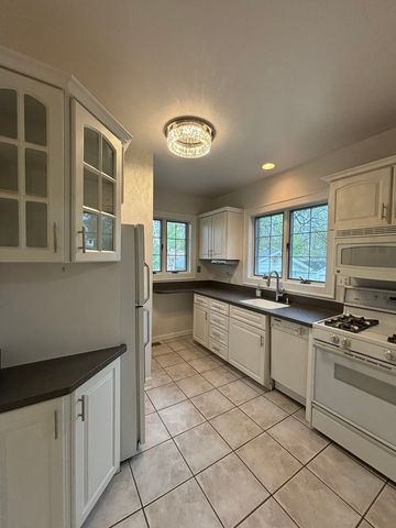 247 S Oakland Grove, Elmhurst, IL 60126