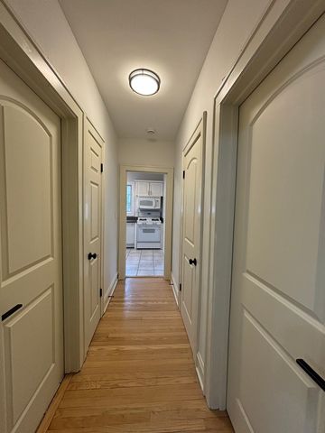 247 S Oakland Grove, Elmhurst, IL 60126