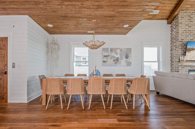 614 Springs Ave., Pawleys Island, SC 29585