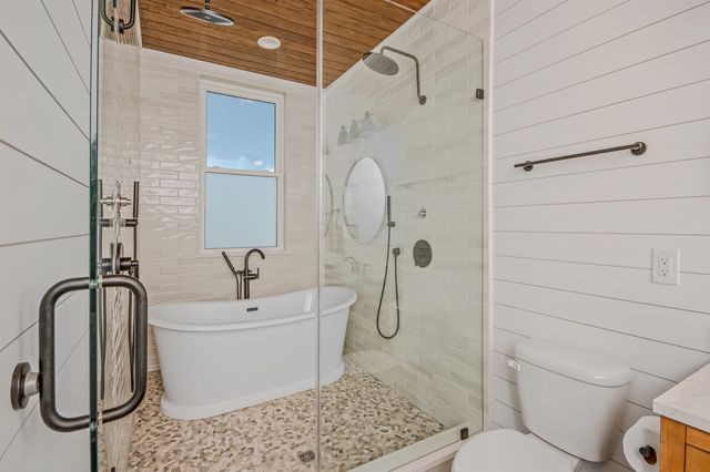 614 Springs Ave., Pawleys Island, SC 29585