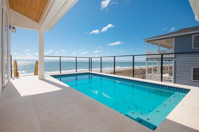 614 Springs Ave., Pawleys Island, SC 29585